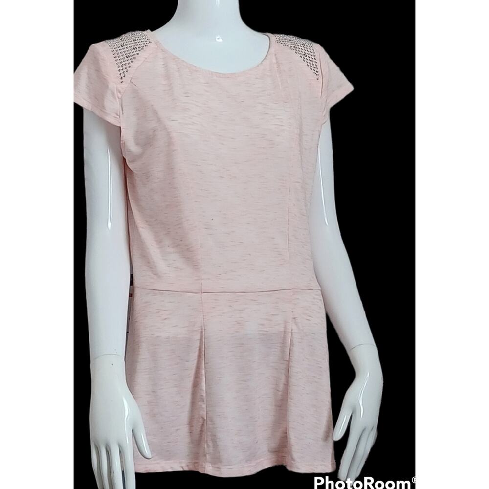 GUESS Short Sleeve Peach Top with Metal Stud Embellishments Size LARGE
